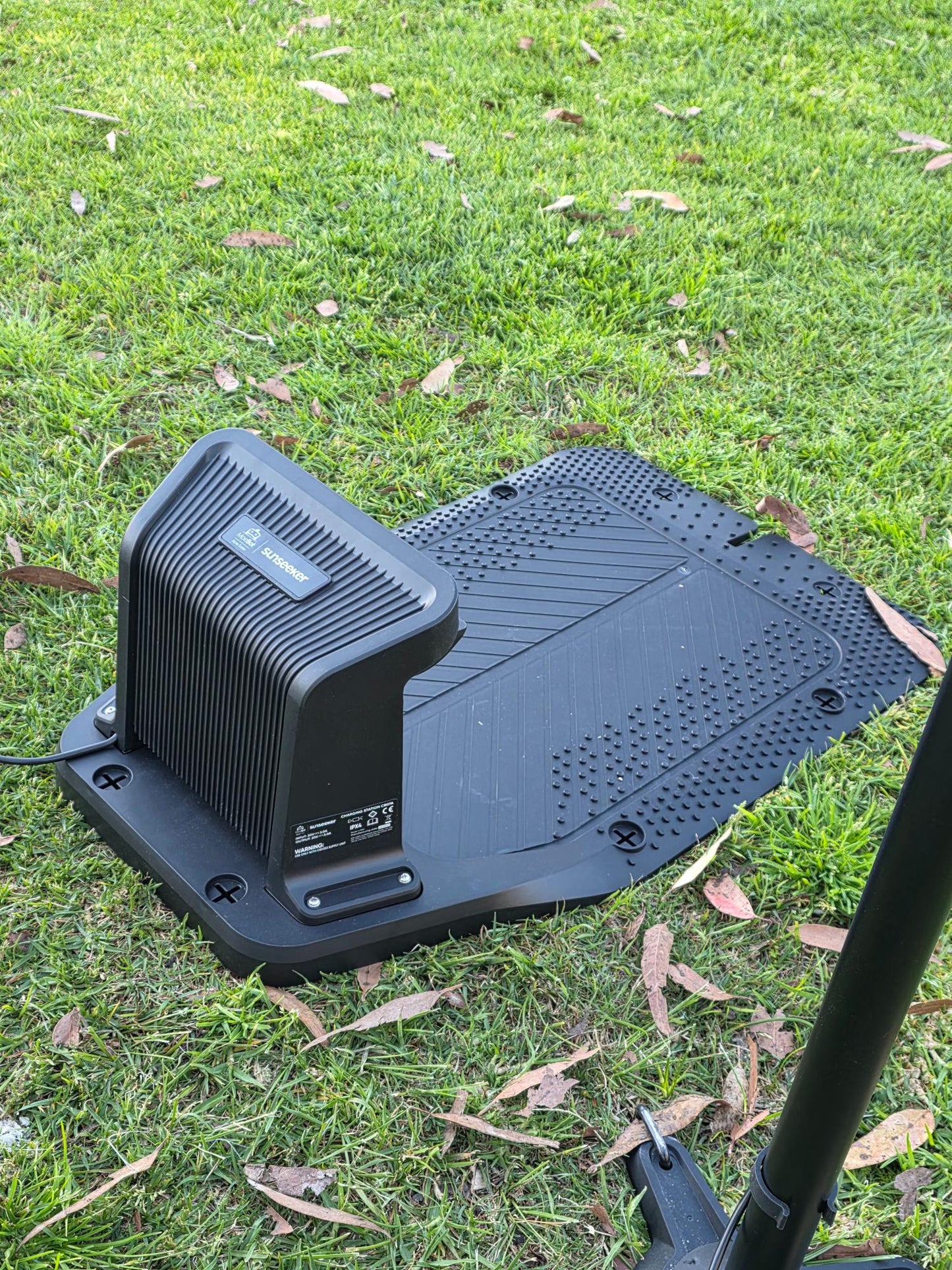 MoeBot X3 Robot Lawn Mower Charging