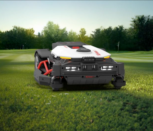 Kress KR238E MEGA 600 detail view — triple cutting deck and Turf Guardian tread system